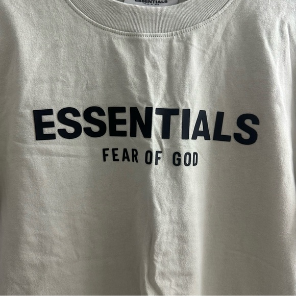 Brand new Essentials T-shirt - Picture 3 of 7